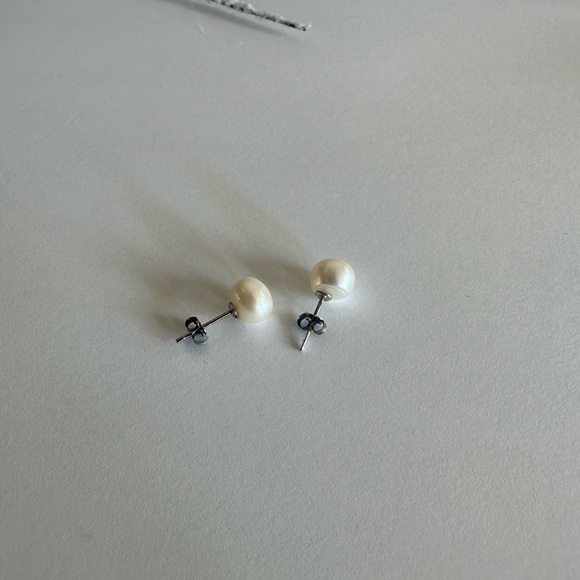 White Pearl and 925 Sterling Stud Earrings - Picture 2 of 3